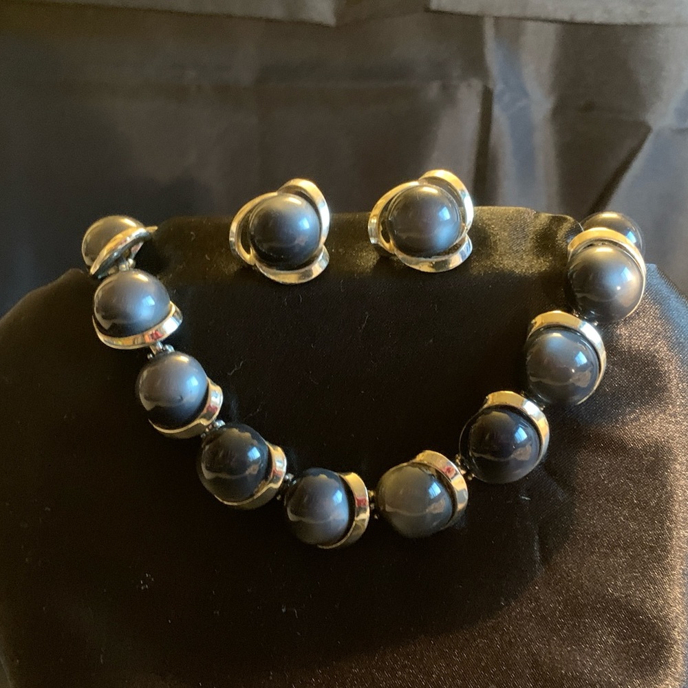 Silver-tone cabochan choker necklace and earring set